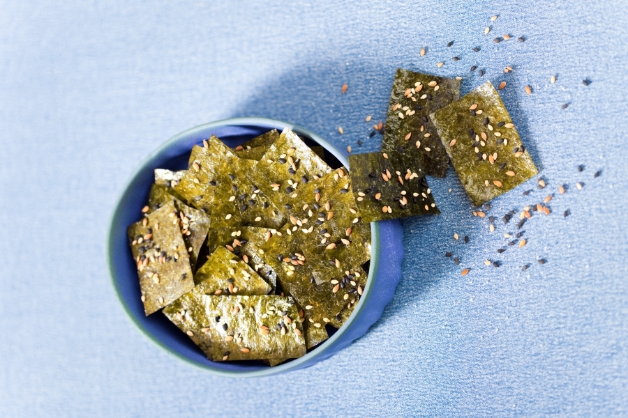 Blue bowl of crispy nori seaweed chips with sesame
